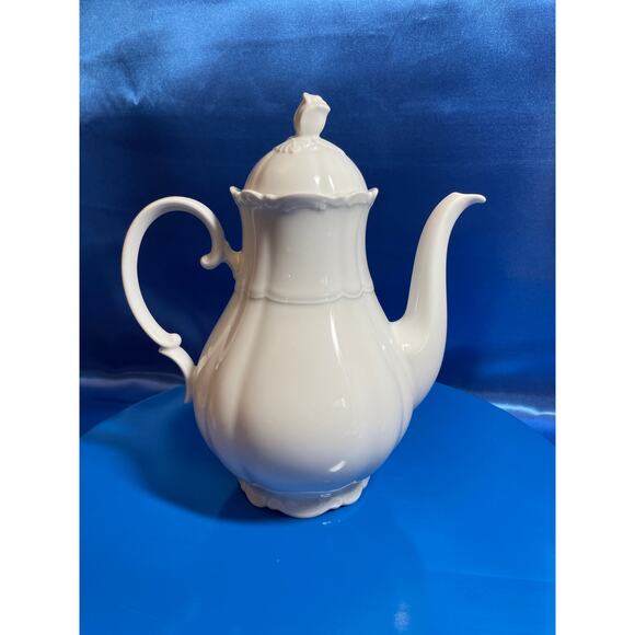 Vintage White Porcelain Mitterteich Bavatia Germany Teapot and Creamer - Picture 4 of 10